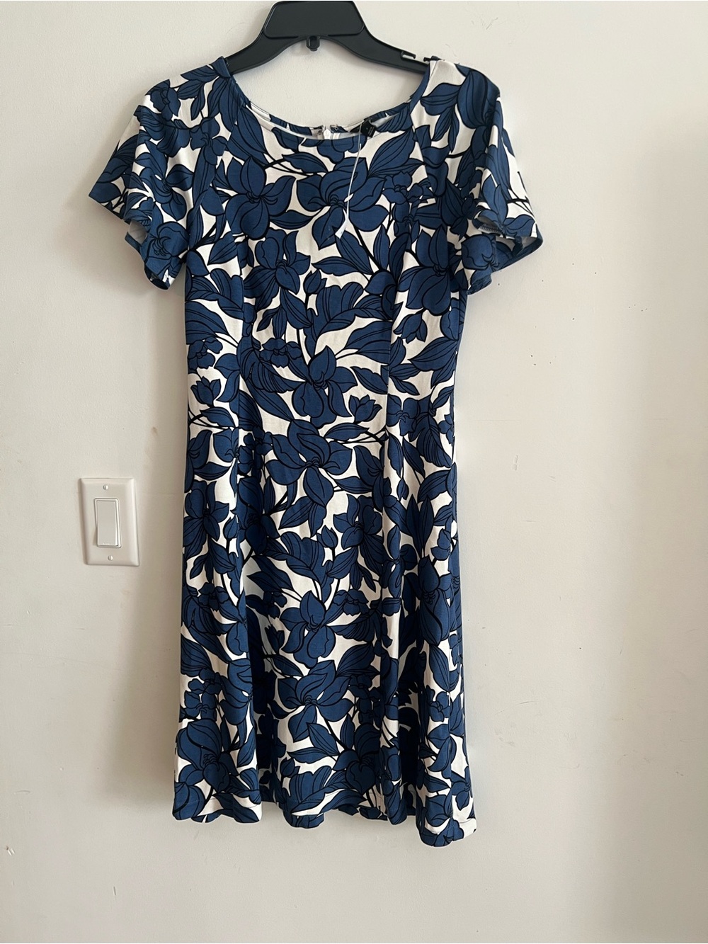 NWT Ann Taylor Floral Fit & Flare Dress Blue White Short Sleeve Size 0 MSRP $119
